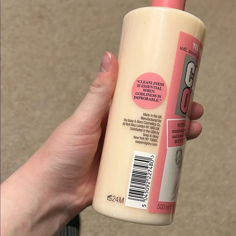 Soap & Glory Clean On Me Shower Gel in Pink and Cream - Picture 3 of 5